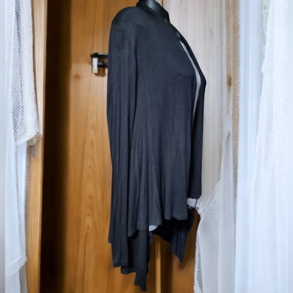 Cha Cha Vente Two-PieceFlowy Lightweight Set Satiny Asymmetrical Top & Cardigan - Picture 2 of 8